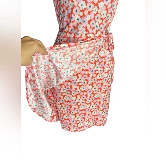 Altar'd State Women's Floral Mini Cowl Neck Dress
Size L NWOT - Picture 4 of 9